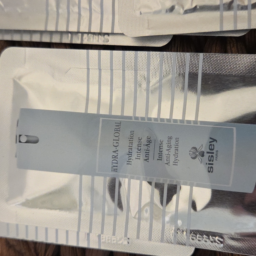 17 Sisley Paris samples - Picture 16 of 16